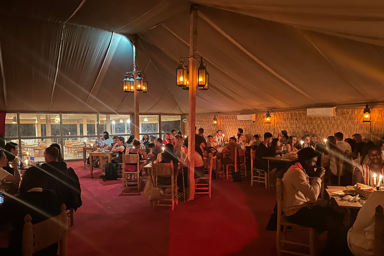 Marrakesh: woestijnsafari met diner, shows en kameelrijdenWoestijnsafari met kameelrit en diner