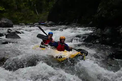 Excursão Te Awa Kairangi Grau 3 Wilderness Whitewater Duckie