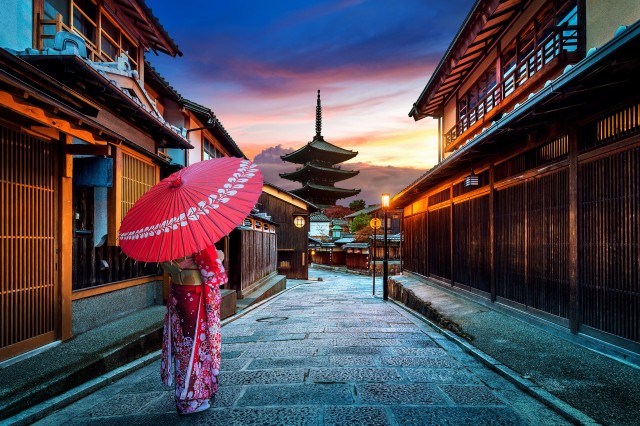 Visit Kyoto Gion District Guided Walking Tour at Night with Snack in Wanaka, New Zealand