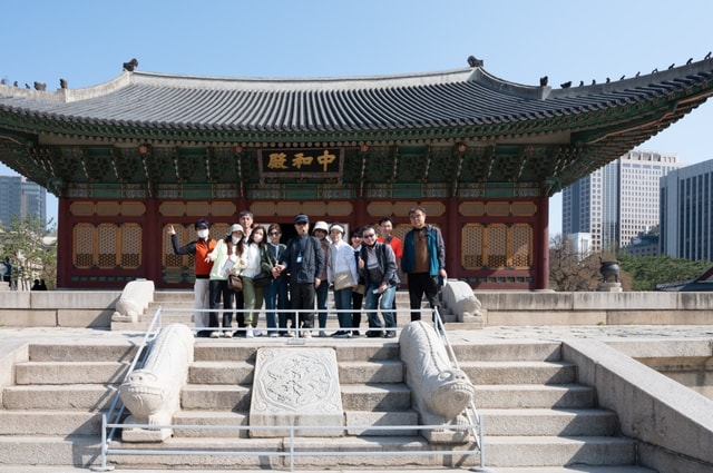 Deoksugung Palace Guided Heritage Walking Tour from Seoul