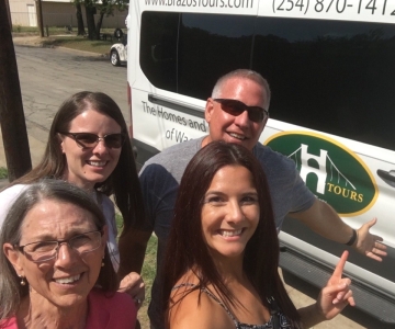 Waco: Fixer Upper Theme Bus Tour