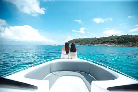 Fra Phuket: Udflugt med speedbåd til Coral Island Kahung Beach