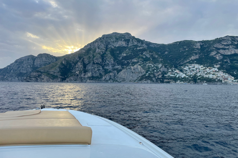 Costa Amalfitana: passeio panorâmico de barco privado com aperitivo