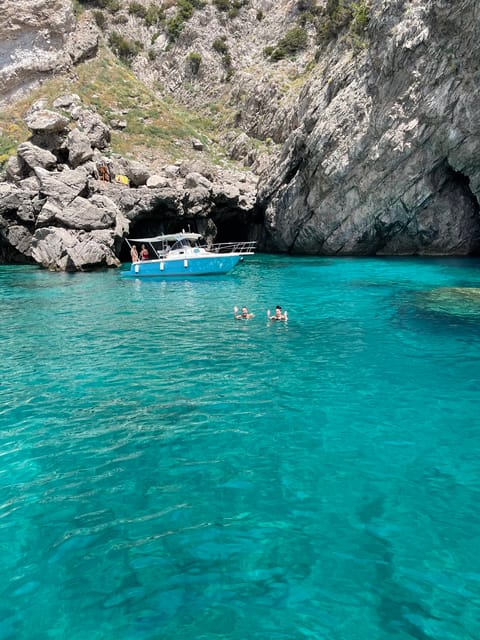 Costa Amalfitana, passeio privado de barco panorâmico com aperitivo - Hizvo