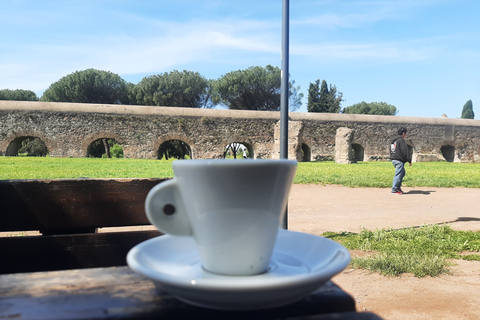 Roma: Tour in eBike della Via Appia Acquedotti, Catacombe e Cestino per il PranzoTour di 5 ore con visita alle catacombe e cestino per il pranzo