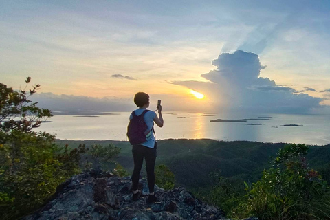 Puerto Princesa: Privat vandring i soluppgång på MagarwakVandring i soluppgång med lunch vid Nagtabon Beach