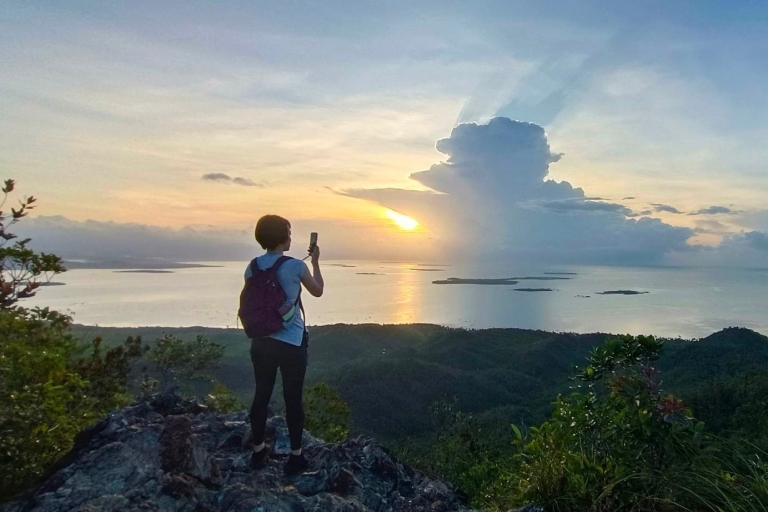 Puerto Princesa: Private Sunrise Trek op Mt. MagarwakAlleen Sunrise Trek