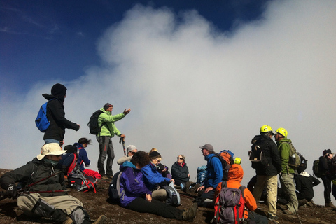 Etna: Krater Centralny (3340 m n.p.m.) z kolejką linową i jeepemEtna: wycieczka do krateru centralnego (3340)
