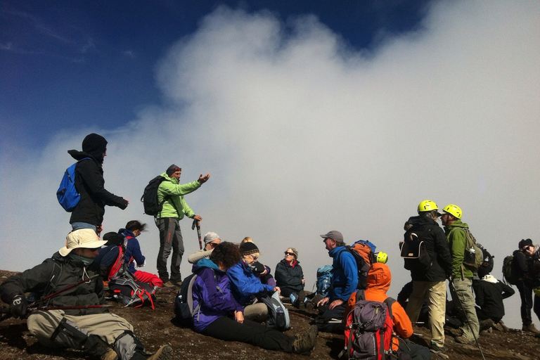 Etna: Krater Centralny (3340 m n.p.m.) z kolejką linową i jeepemEtna: wycieczka do krateru centralnego (3340)