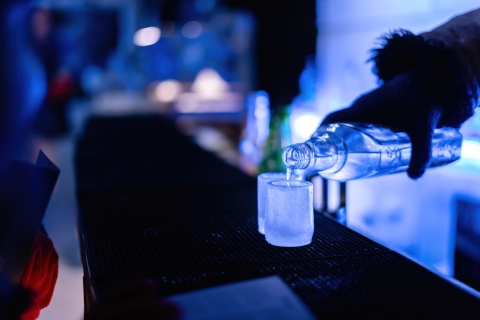 Berlijn: toegang tot de Icebar met cocktail en twee drankjes