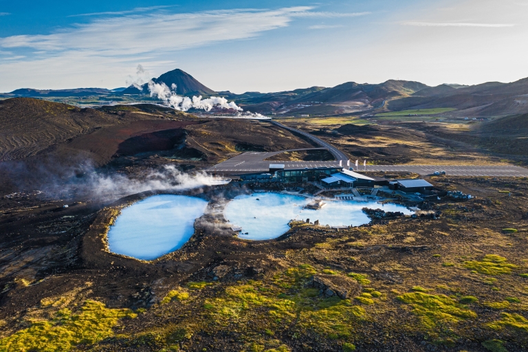 Entrée des bains naturels de Mývatn et visite de la cascade de GóðafossAkureyri : Visite des bains naturels de Mývatn et de la cascade de Góðafoss