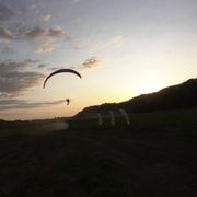 Jaco; Magischer Paragliding-Flug bei Sonnenuntergang