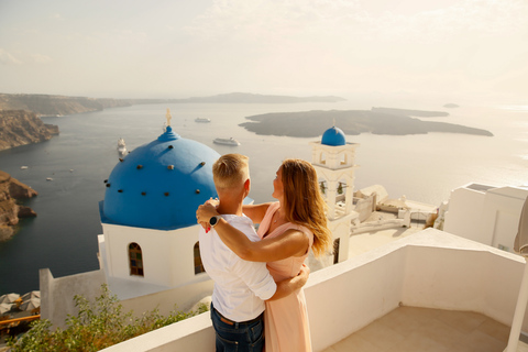 Santorini: fotoshoot met een privé-vakantiefotograaf90 minuten + 45 foto's op 2 locaties