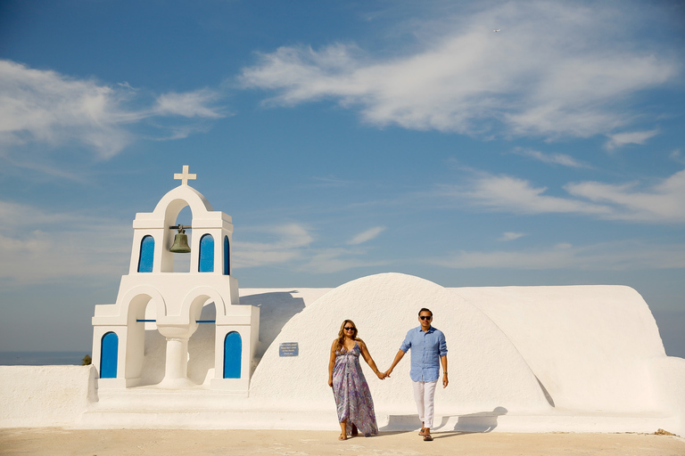 Santorini: fotoshoot met een privé-vakantiefotograaf3 uur + 75 foto's op 3 locaties