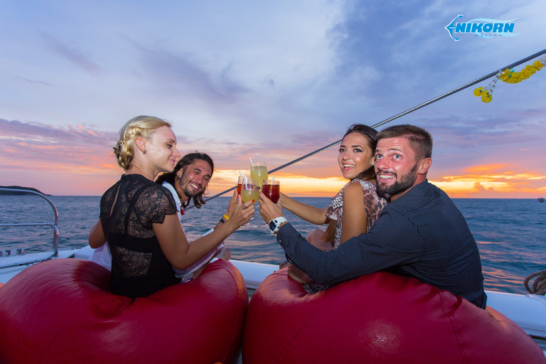 Phuket: viagem diurna à ilha de Coral e jantar ao pôr do sol de catamarãViagem de meio dia para Coral Island e jantar ao pôr do sol de catamarã