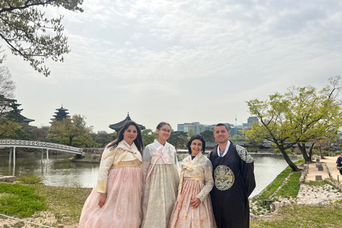 Seul: City Hightlights, Palace Tour e Hanbok opcionalCom locação de Hanbok (roupa tradicional coreana)