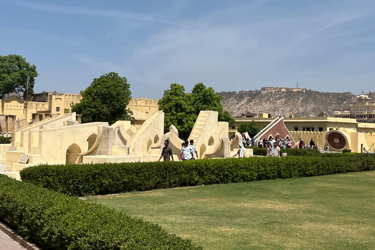 Delhi : excursion de 5 jours dans le Triangle d&#039;Or avec un guide germanophoneExcursion de 5 jours avec hébergement dans des hôtels 4 étoiles