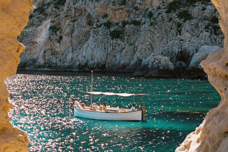 Onvergetelijke rondvaart op een authentieke traditionele Ibiziaanse boot.Boottocht van 4 uur