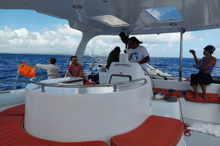 Grand Baie : excursion d'une journée en catamaran sur 3 îles avec déjeunerVisite privée