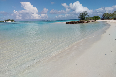 Grand Baie : excursion d'une journée en catamaran sur 3 îles avec déjeunerVisite privée