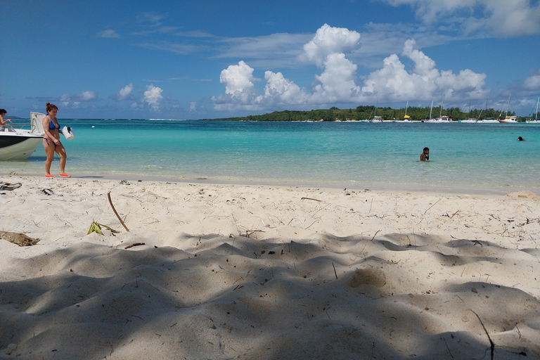 Grand Baie: dagtour per catamaran over 3 eilanden met lunchGedeelde rondleiding