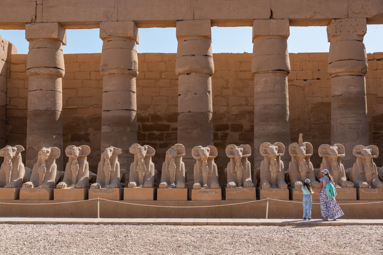 Vanaf Hurghada: Koningen Vallei, Hatshepsut, Karnak en lunchGedeelde tour zonder toegangsprijzen