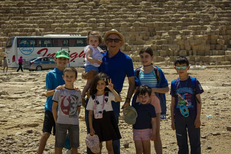 Tour di 2 giorni al Cairo alle piramidi, al museo, al vecchio Cairo e al bazar