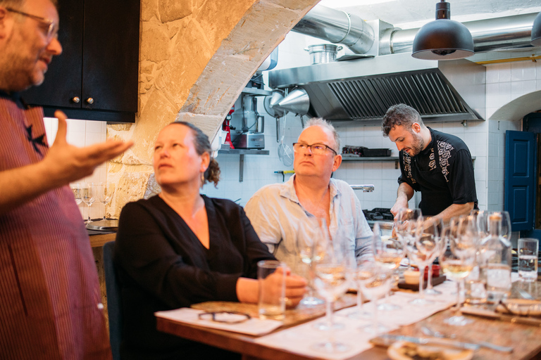 Gozo: Degustazione di vini e cena con cucina aperta