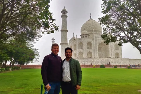 From Delhi: Sunrise Taj Mahal & Agra Private Day Trip By Car
