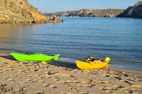 Minorque : Excursion en kayak dans le parc naturel de MontgofrePort d'Addaia : Excursion en kayak avec arrêts à la plage