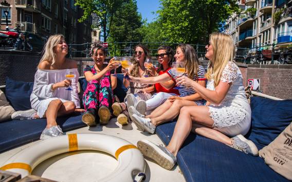 Amsterdam: Sightseeing-Bootsfahrt mit unbegrenzten Getränken