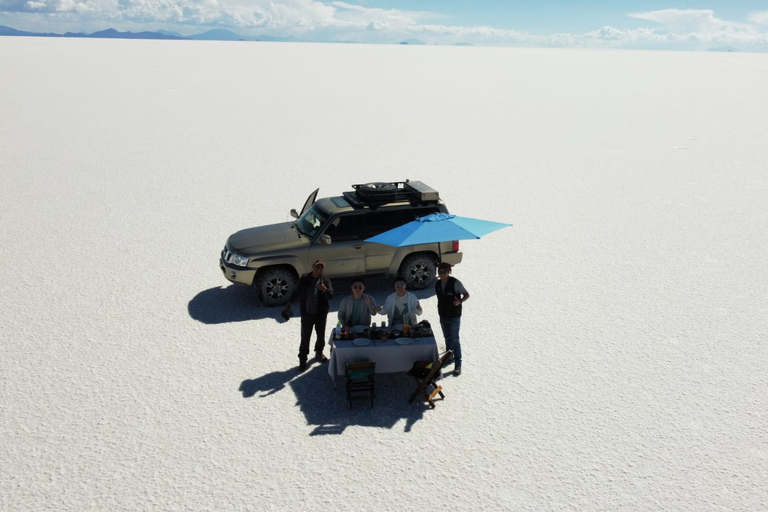 La Paz : 4 jours à Uyuni et lagunes colorées avec vol.