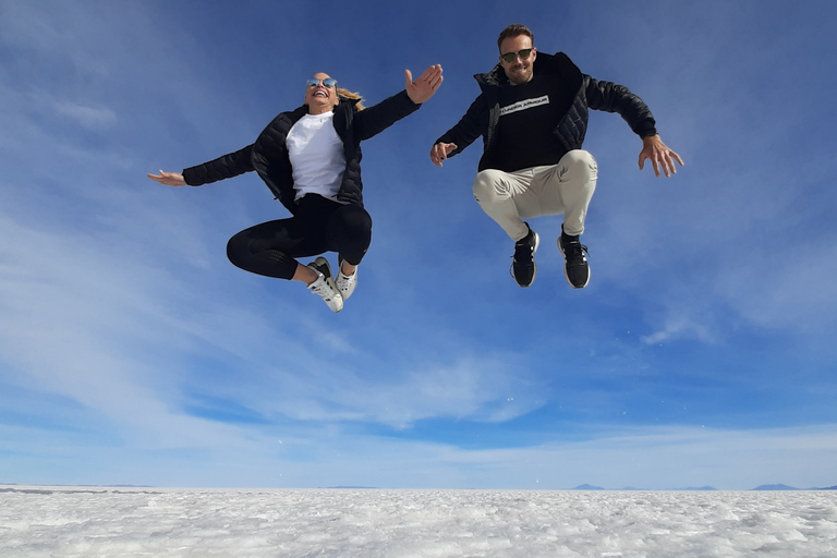 La Paz : 4 jours à Uyuni et lagunes colorées avec vol.