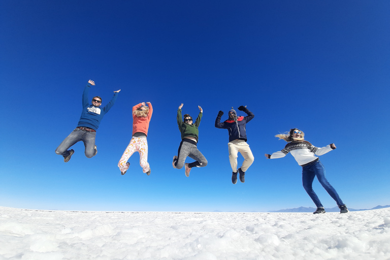 La Paz : 4 jours à Uyuni et lagunes colorées avec vol.