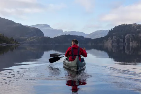 Stavanger: Senderismo por el Sendero Oculto de Preikestolen + Canoa + Comida