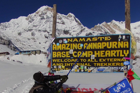 Från Pokhara: Naturskön helikoptertur till Annapurnas basläger