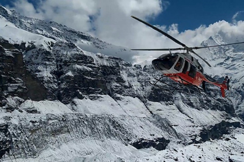 Från Pokhara: Naturskön helikoptertur till Annapurnas basläger