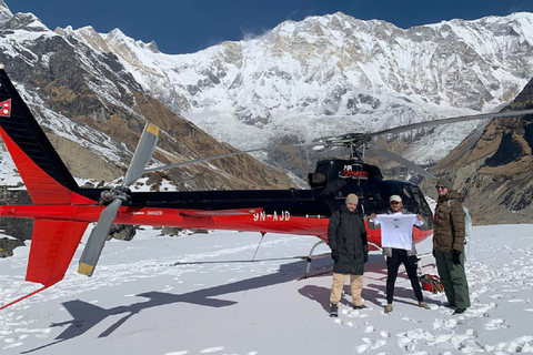 Från Pokhara: Naturskön helikoptertur till Annapurnas basläger