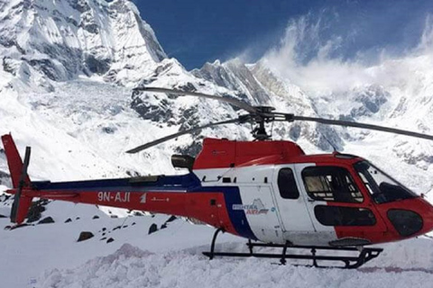 Från Pokhara: Naturskön helikoptertur till Annapurnas basläger