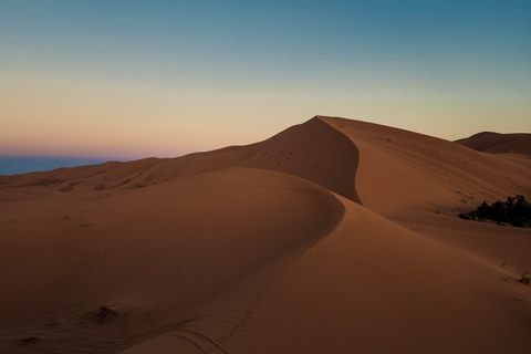 Från Marrakech: 2-dagarsutflykt till Ouarzazate och Merzouga med måltiderPrivat rundtur: Lyxigt boende