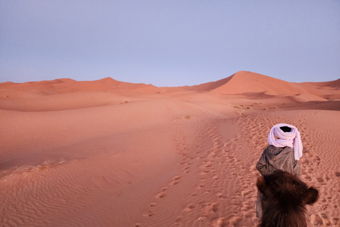 Från Marrakech: 2-dagarsutflykt till Ouarzazate och Merzouga med måltiderPrivat rundtur: Lyxigt boende