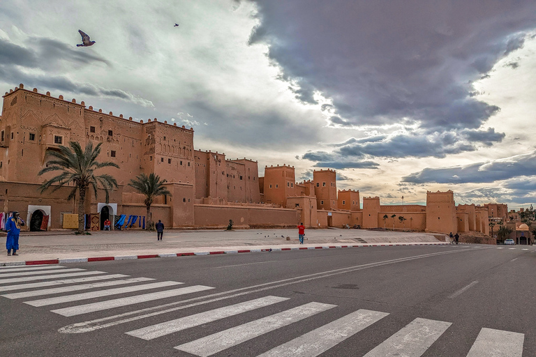 Från Marrakech: 2-dagarsutflykt till Ouarzazate och Merzouga med måltiderPrivat rundtur: Lyxigt boende