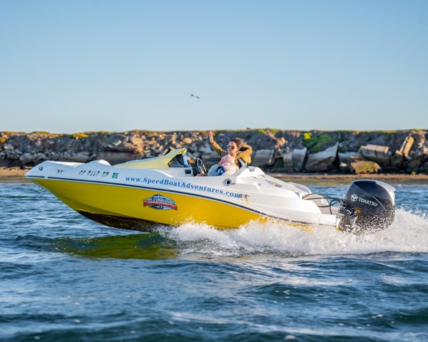 Visit San Diego Drive Your Own Speed Boat 2-Hour Tour in Manila, Filipinas