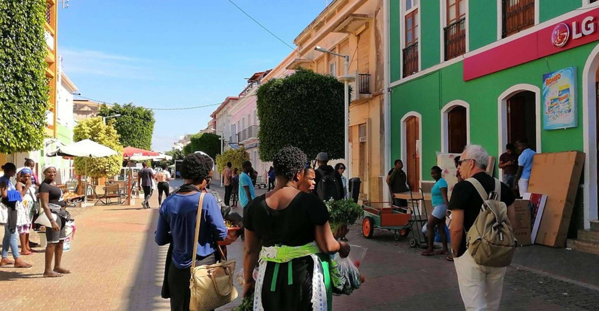 Walking Tour: Street arts, Markets, History and Architecture