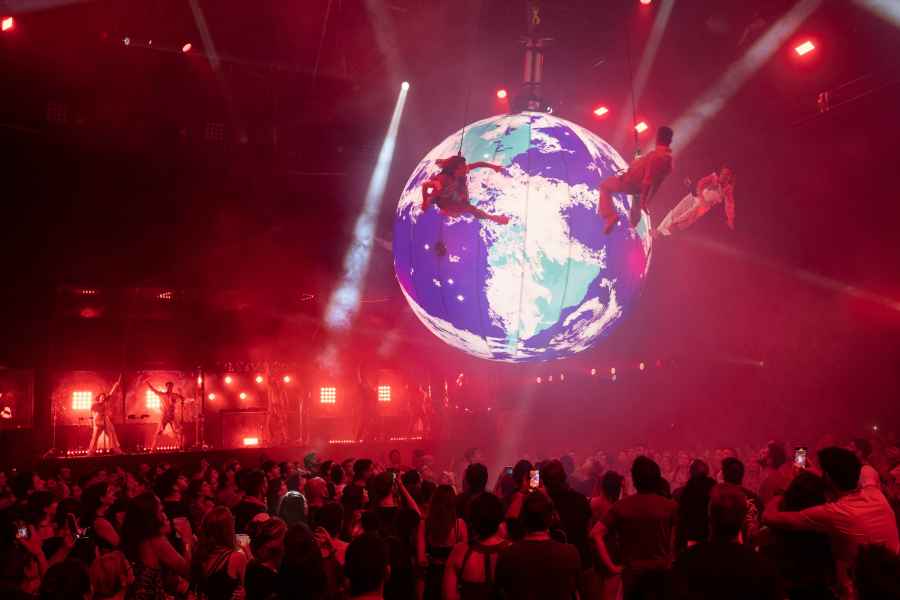 Buenos Aires: Fuerza Bruta Show - AVEN Experience