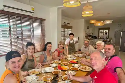 Phuket: Thai Cooking Class with 4 Dishes and Market Visit