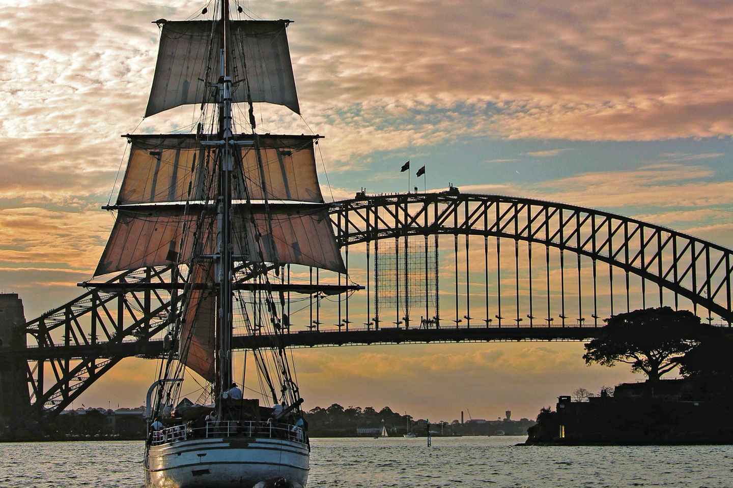 Sydney: Harbor Sunset Cruise with Dinner - Sydney: Harbor Sunset Cruise with Dinner
