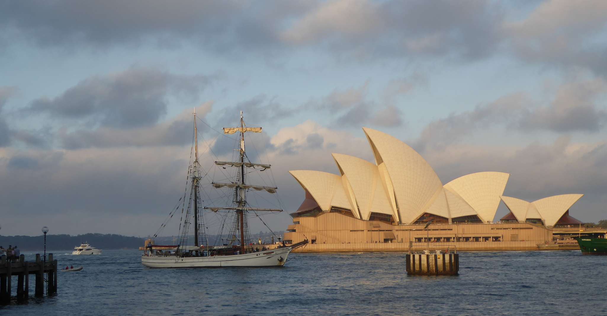 Sydney, crociera sul tramonto del porto con cena - Hizvo