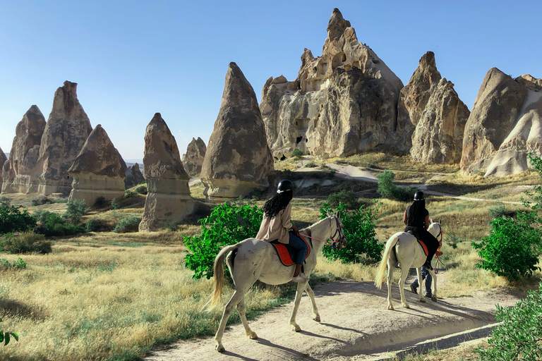 Excursión a caballo por CapadociaCapadocia: 1 hora de paseo a caballo con recogida en Göreme