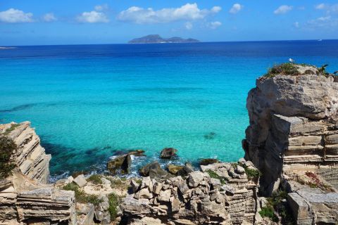Palermo: Favignana and Levanzo Islands Cruise with Swim Stop